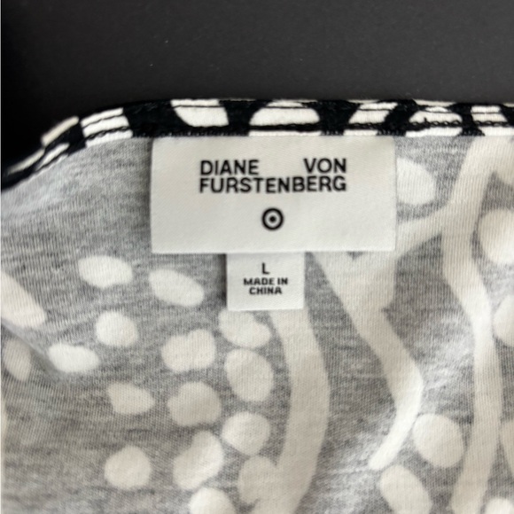 Like new DVF wrap dress - Picture 9 of 11